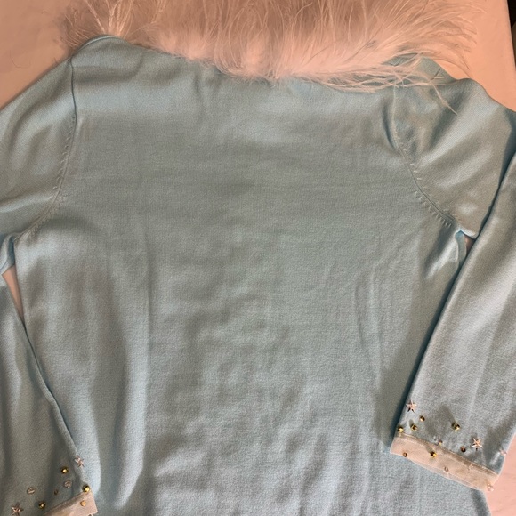 Gorgeous Christmas sweater with feathery collar - Picture 10 of 11